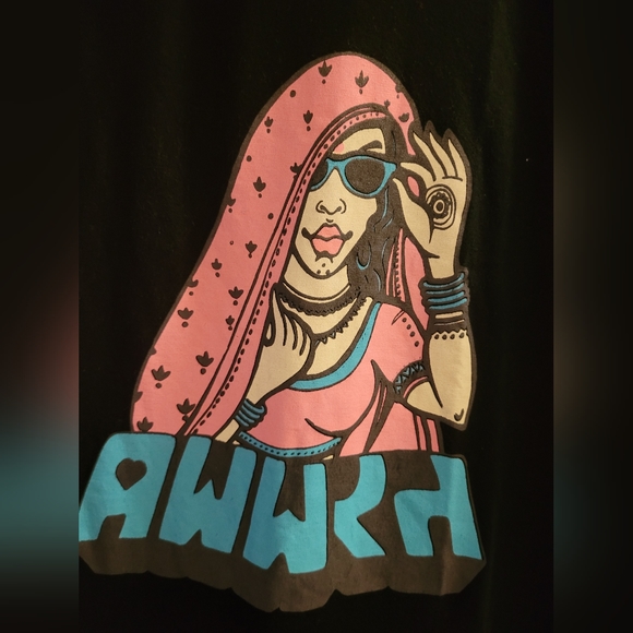 Black quirky Tee shirt - Picture 2 of 2